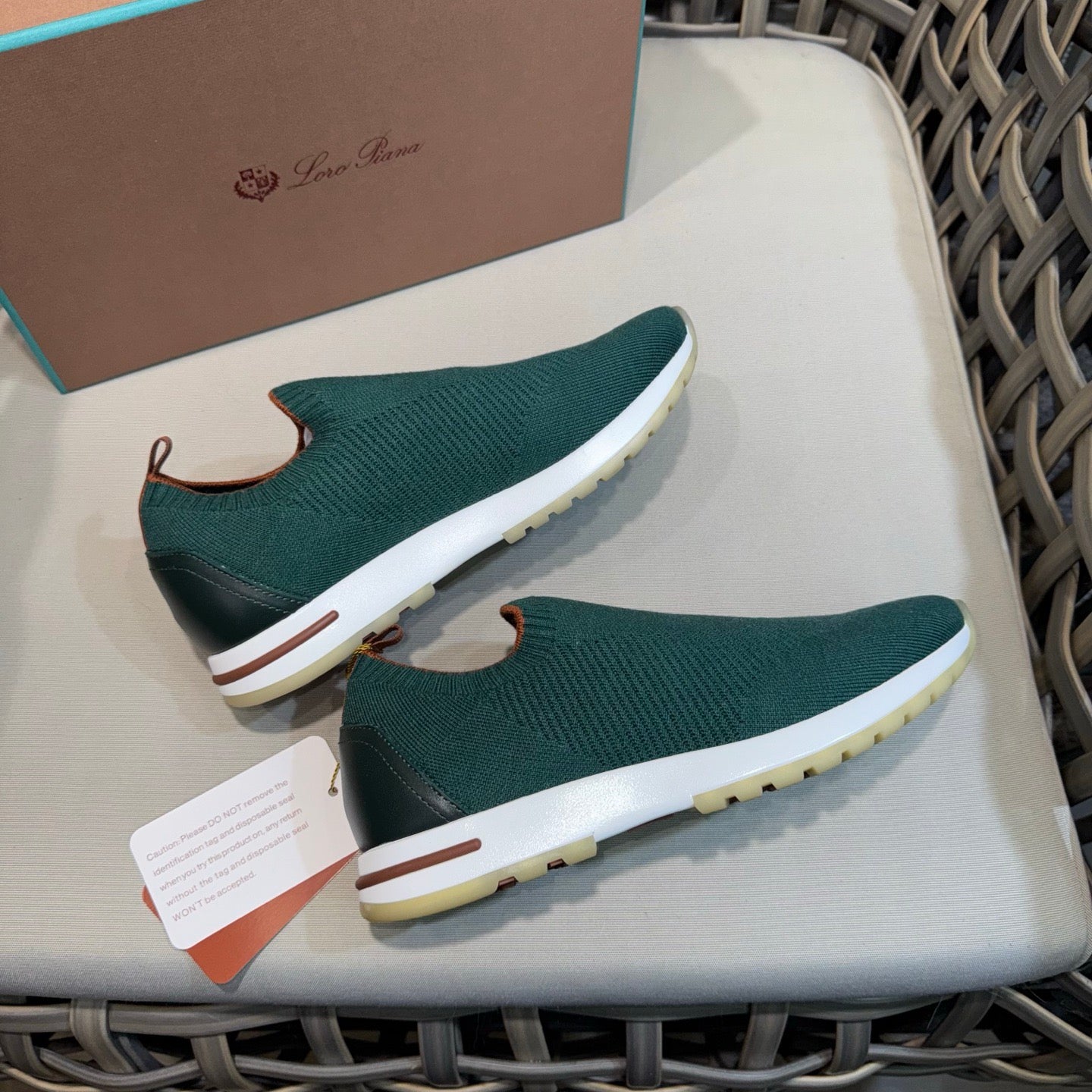 LP Sneakers
