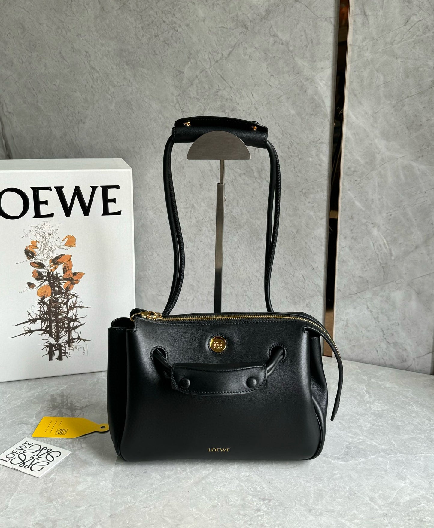 Loewe Madrid Handle Bag(23.5x10x19cm)