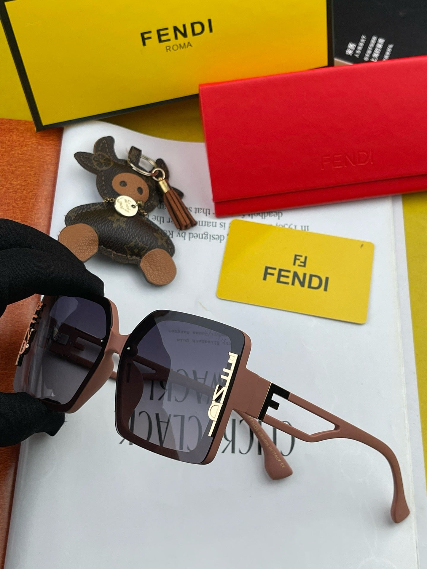 gafas de sol fendi