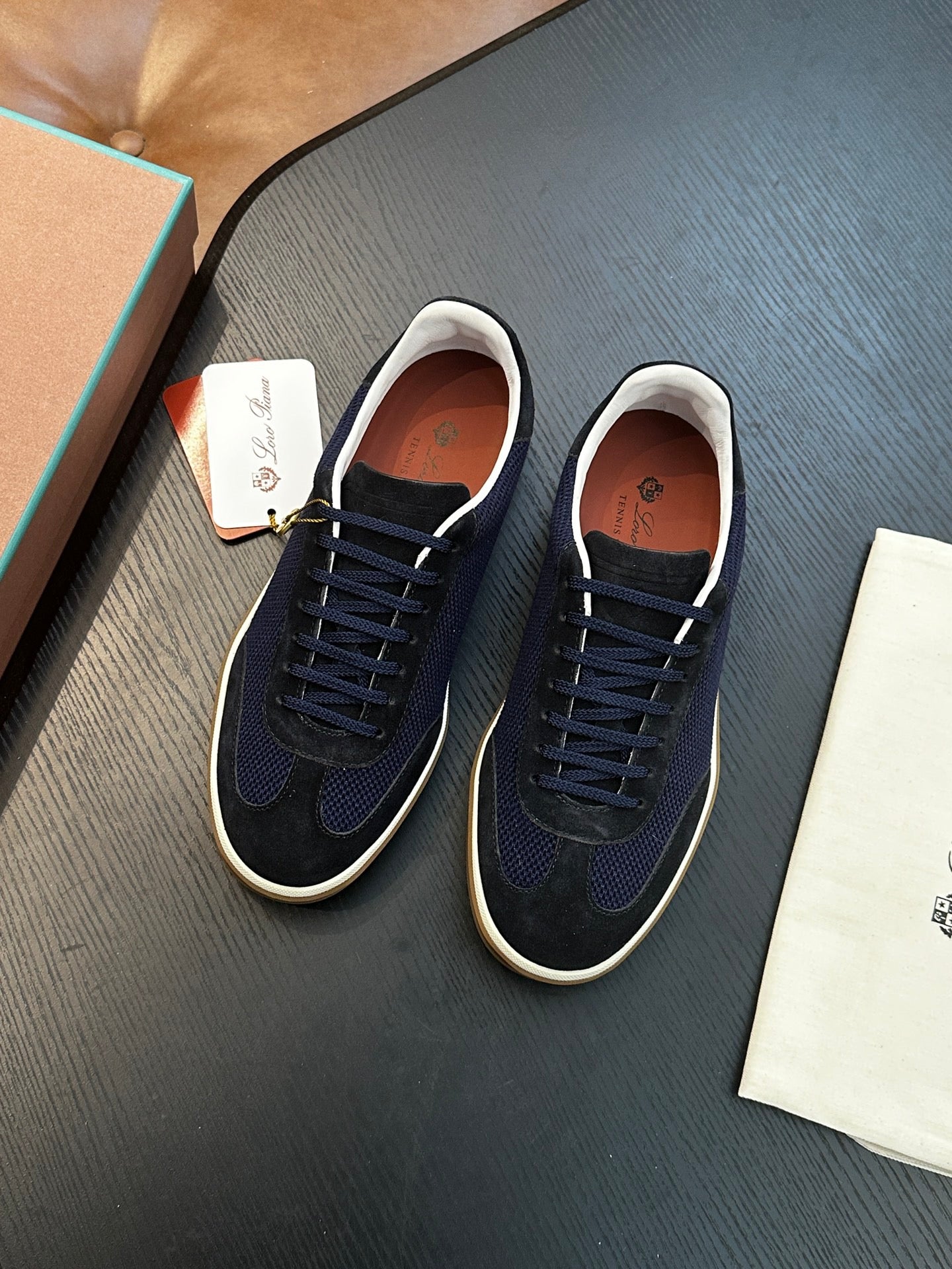 LP Sneakers