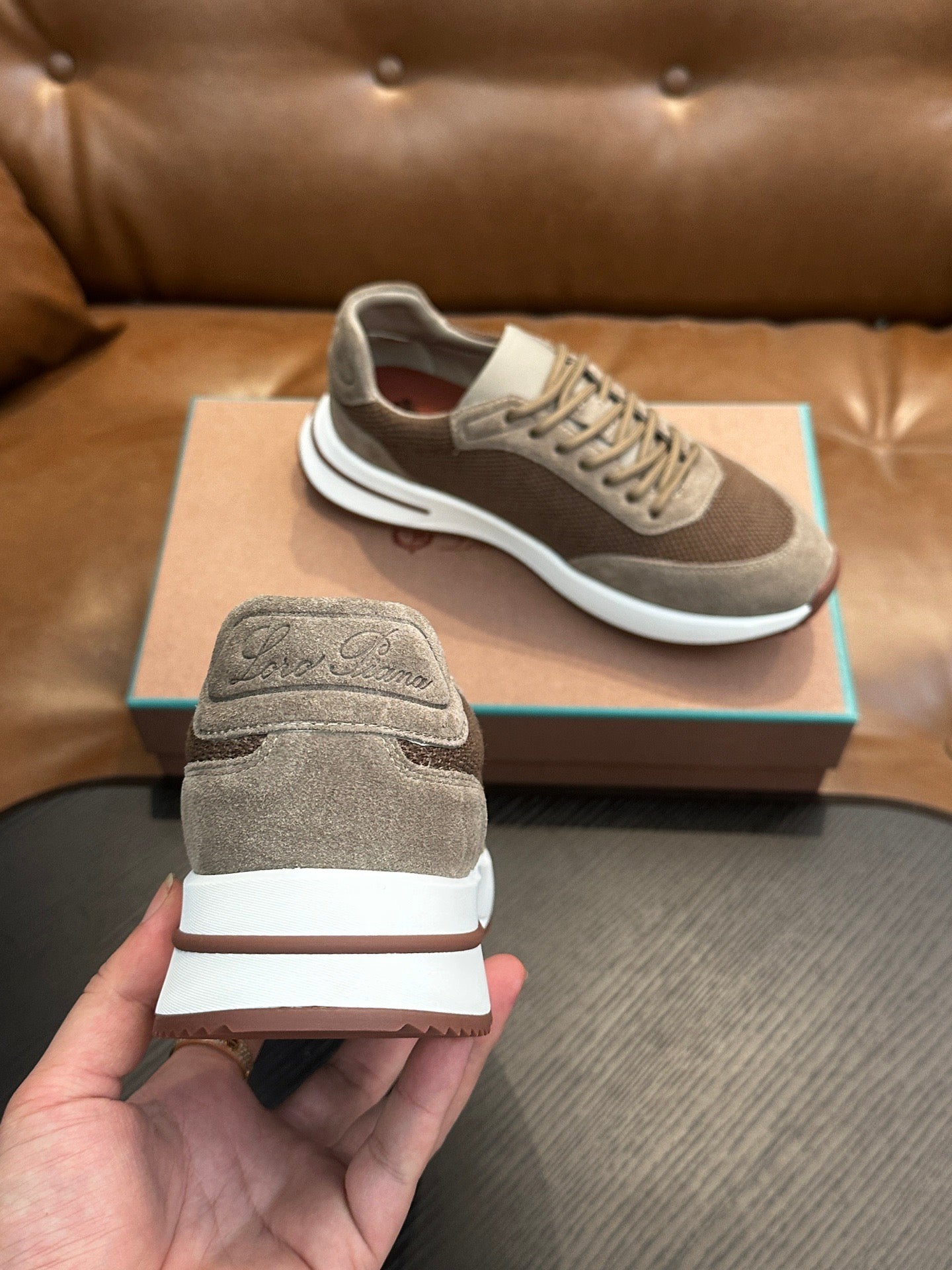 LP Sneakers