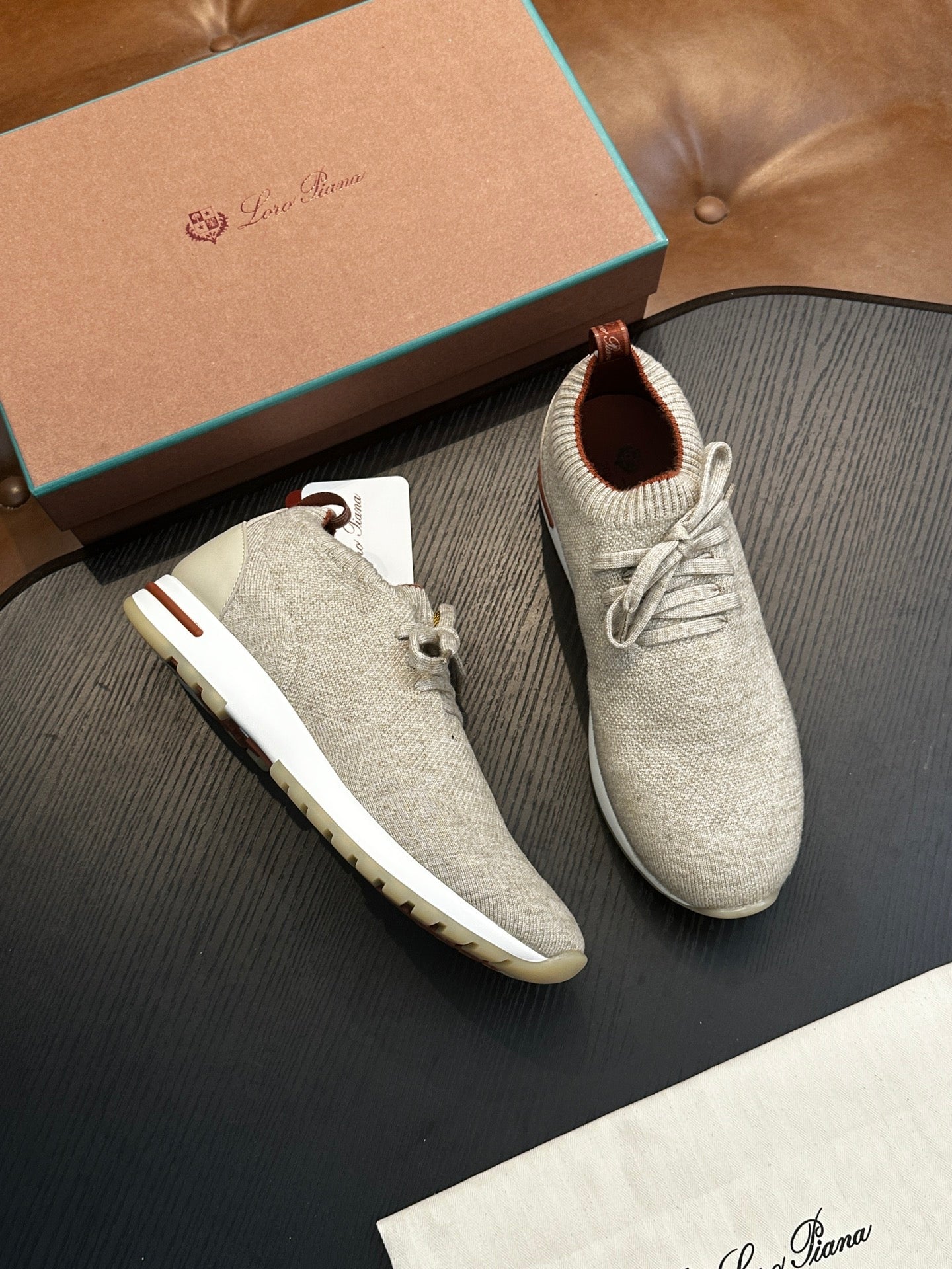 LP Sneakers