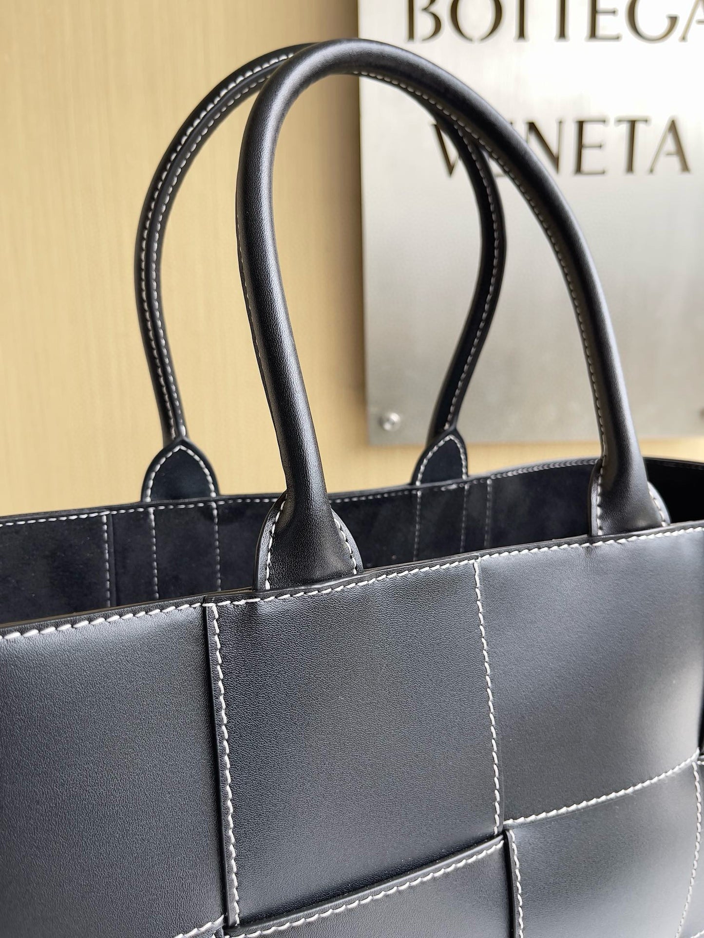 BV Arco Tote Bag