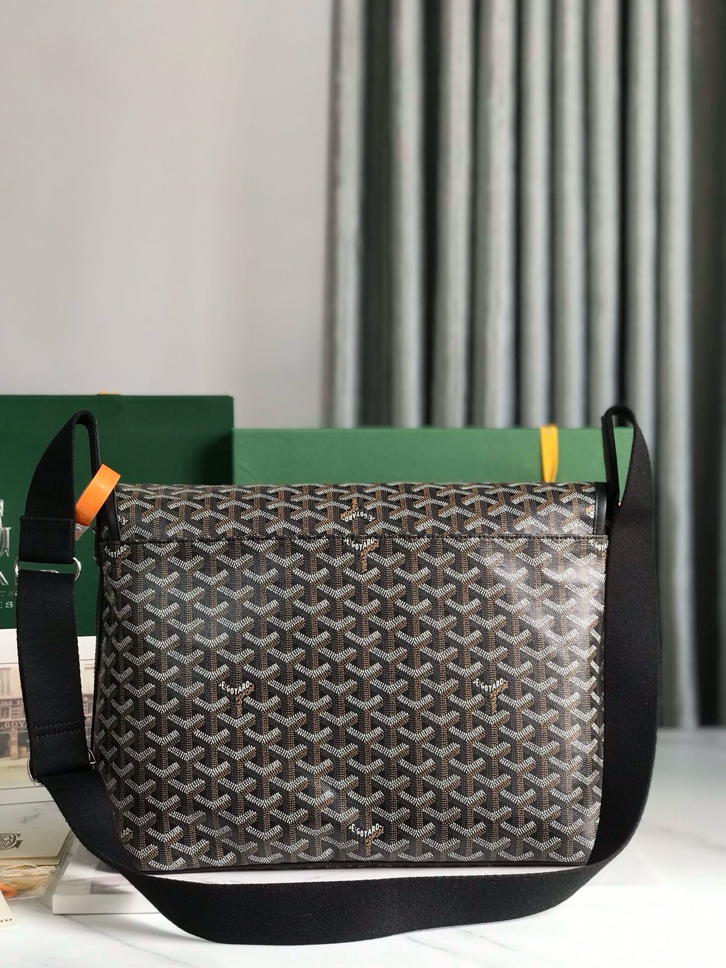 Goyard Messenger Bag 35x26x7.5cm