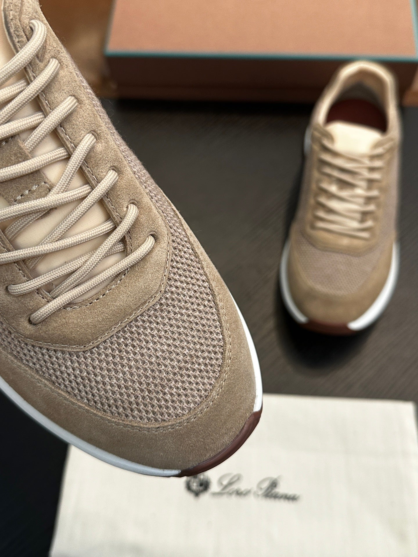 LP Sneakers