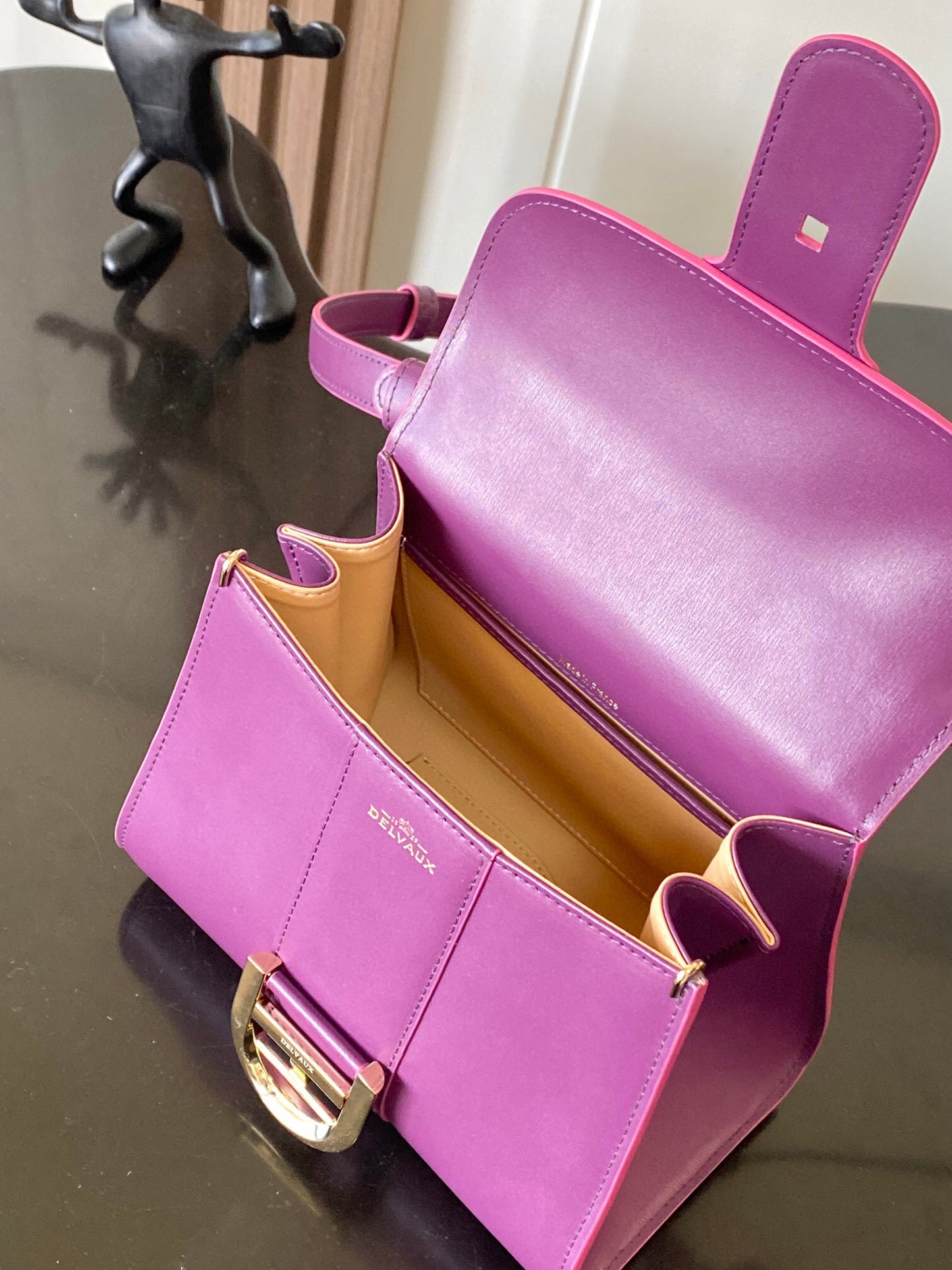 Delvaux Sling Bag (20＊10＊16 cm)