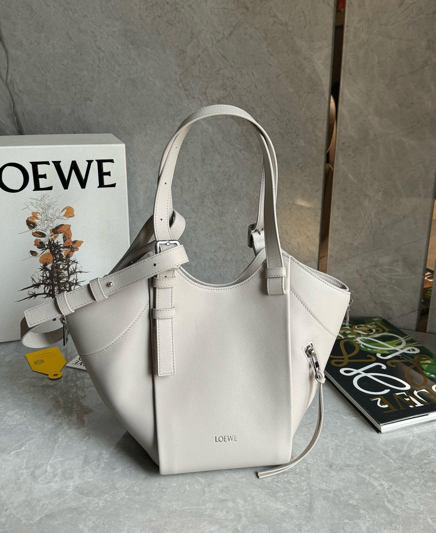 Loewe Hammock Flip Shoulder Bag(15x22.5x22cm)