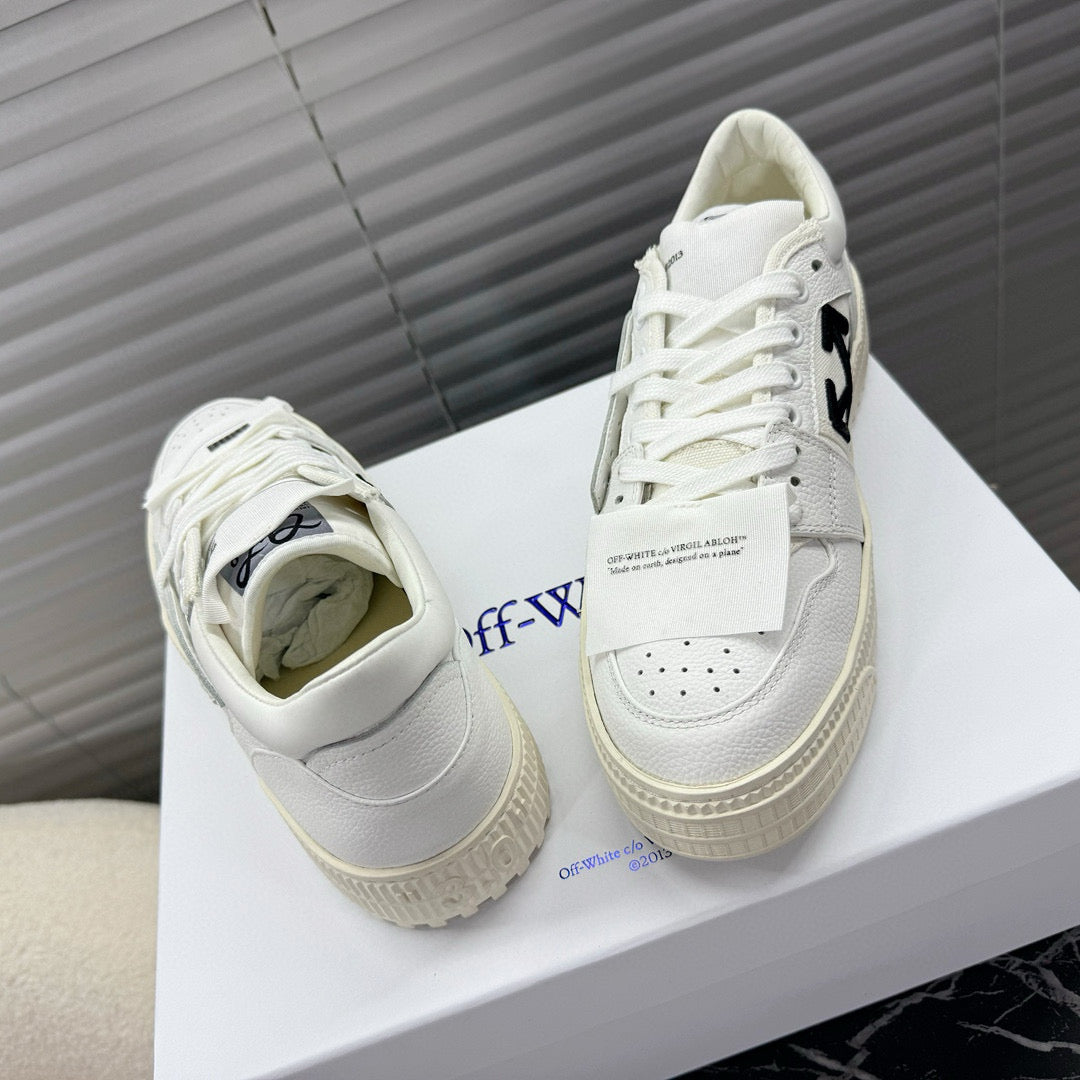 Off-White Sneaker