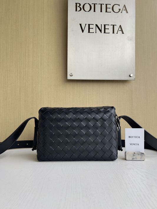 BV Intrecciato Loop Camera Bag