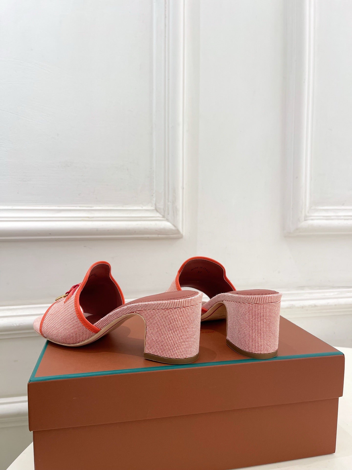 LP Sandals
