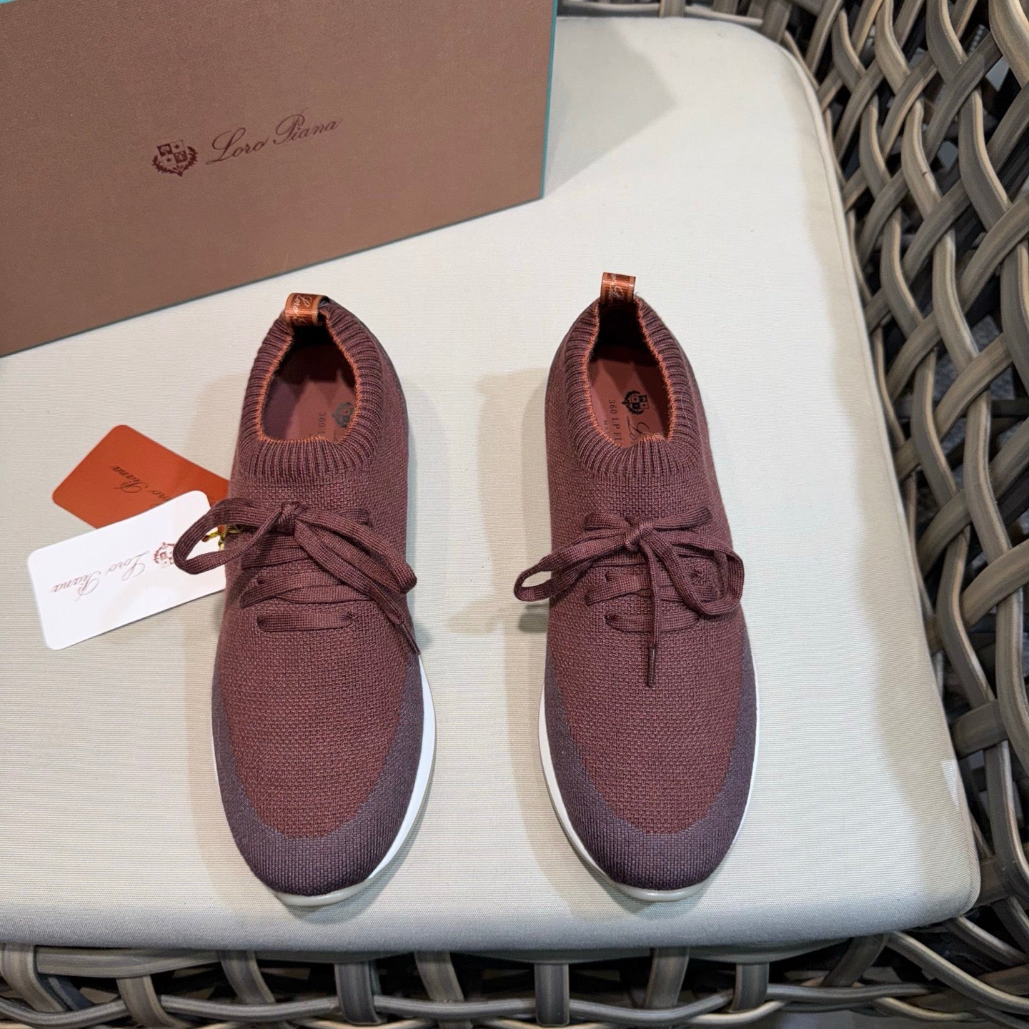LP Sneakers