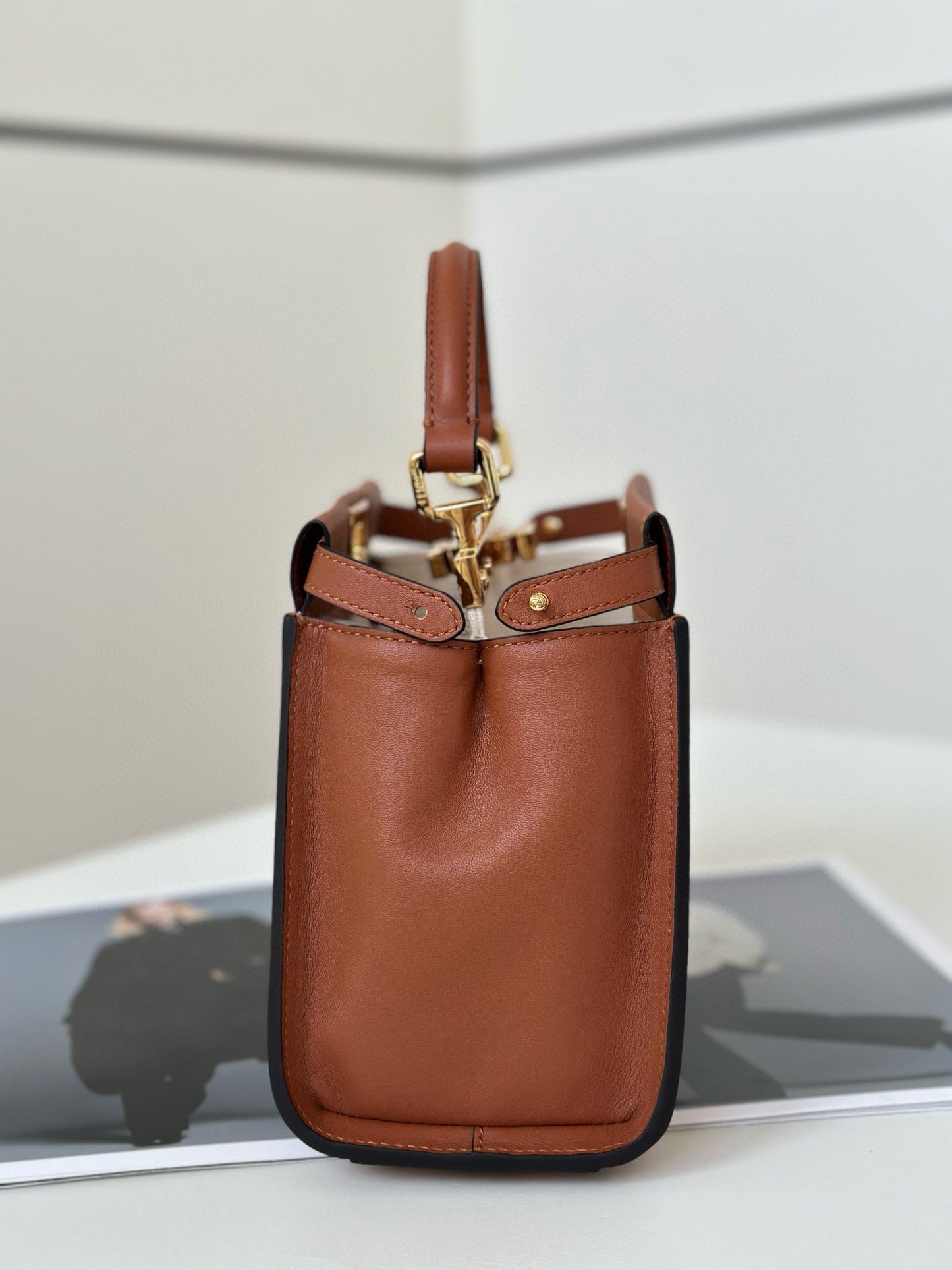 Fendi Peekaboo Bag (23x12x19 cm)
