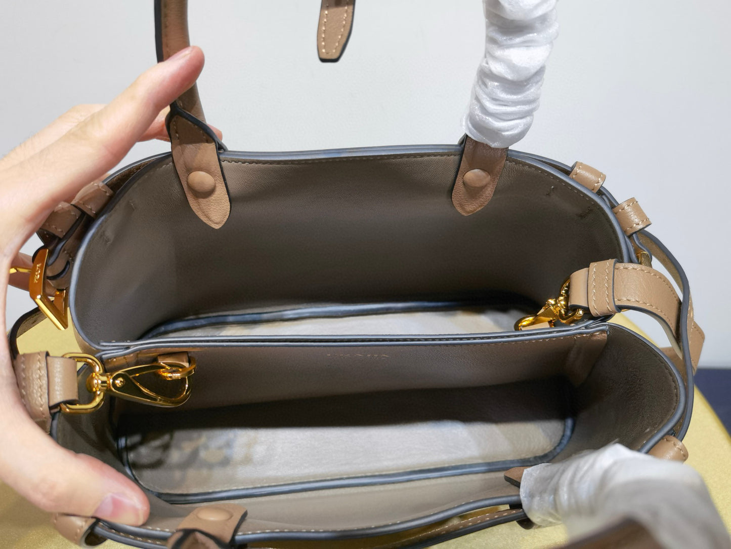 Prada Handbag 28x10x10.5cm