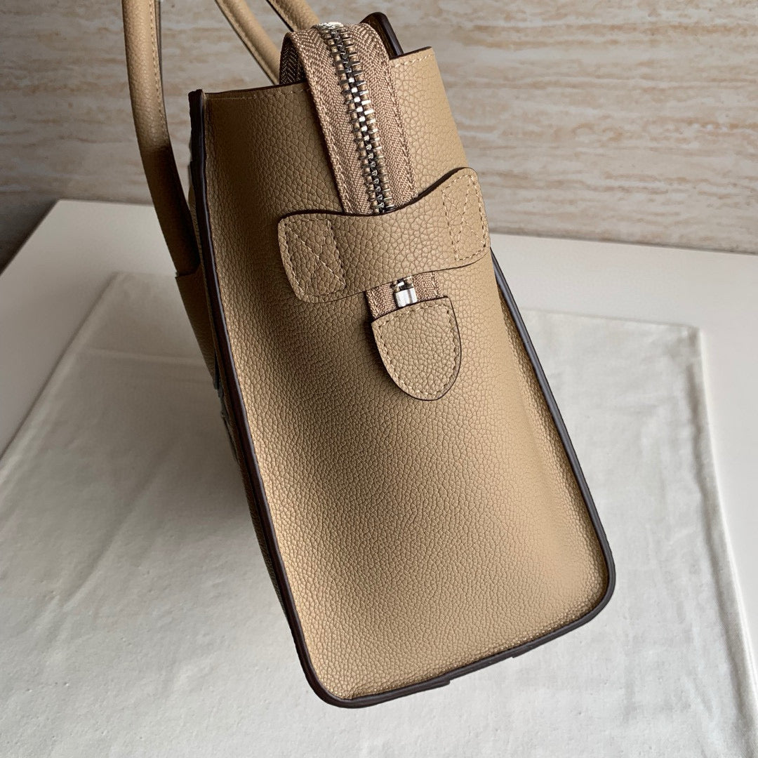 Celine Duffel