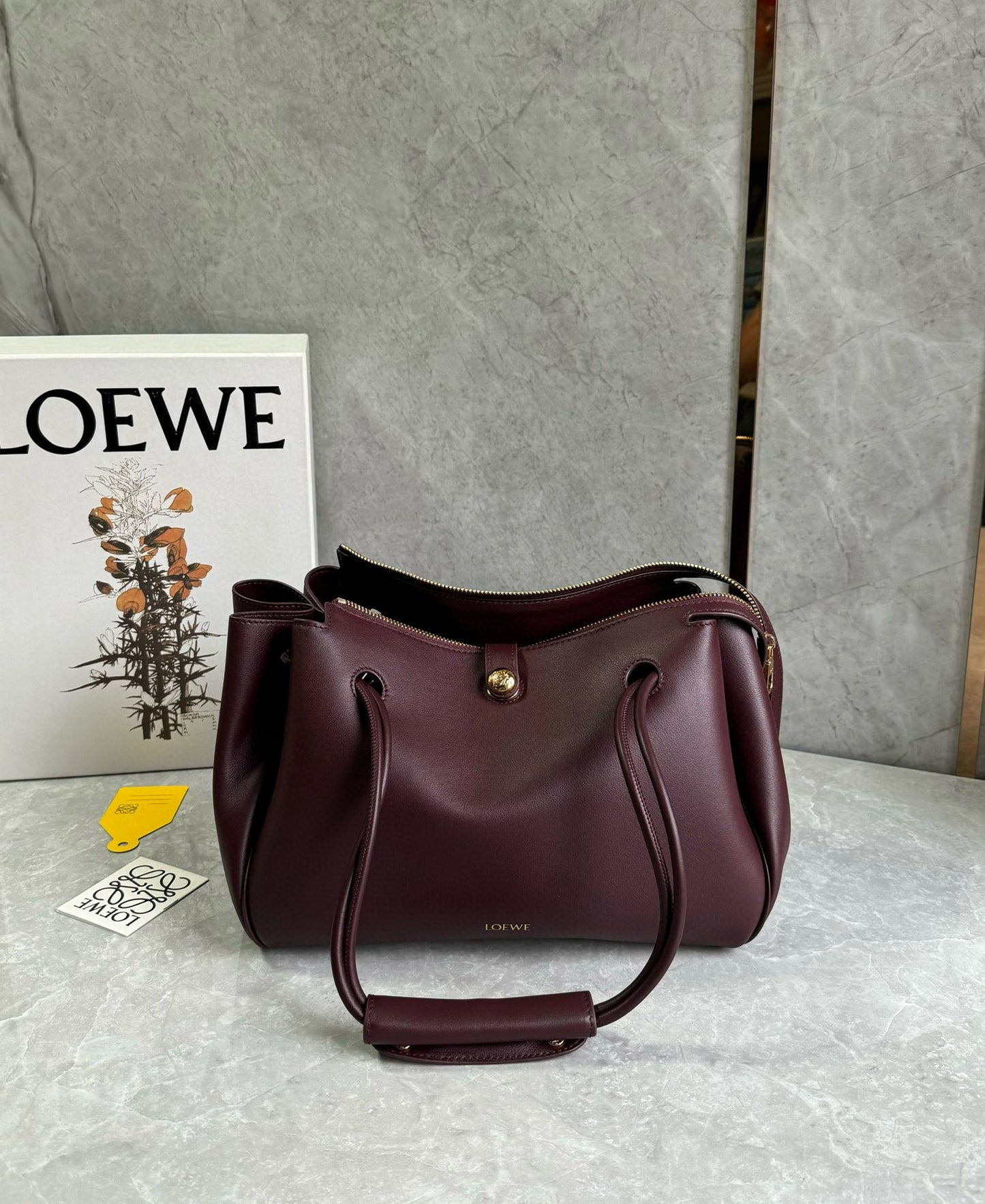 Loewe Madrid Handle Bag(28.5x11x23cm)