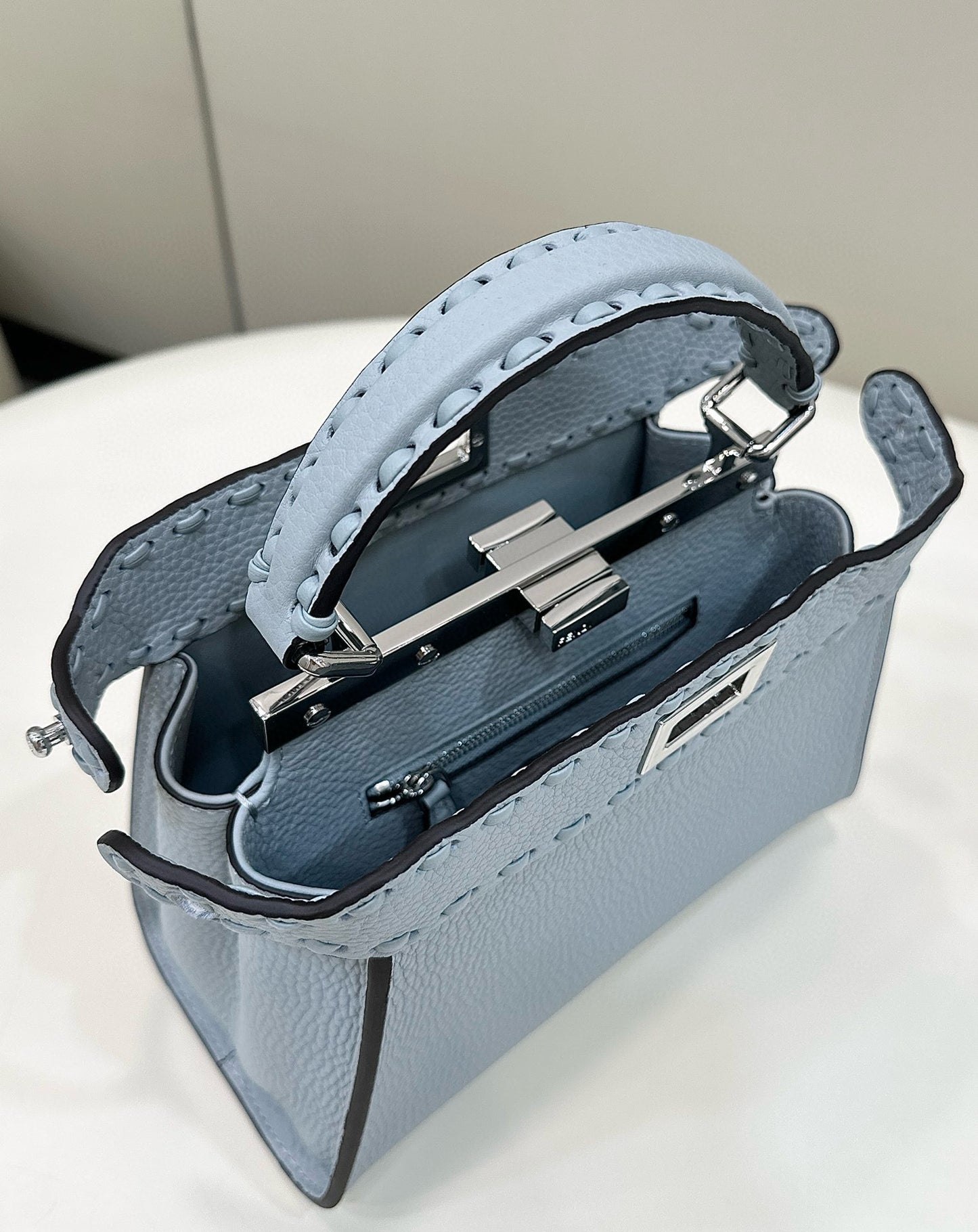 Fendi Peekaboo Bag (23.5x12x20 cm)