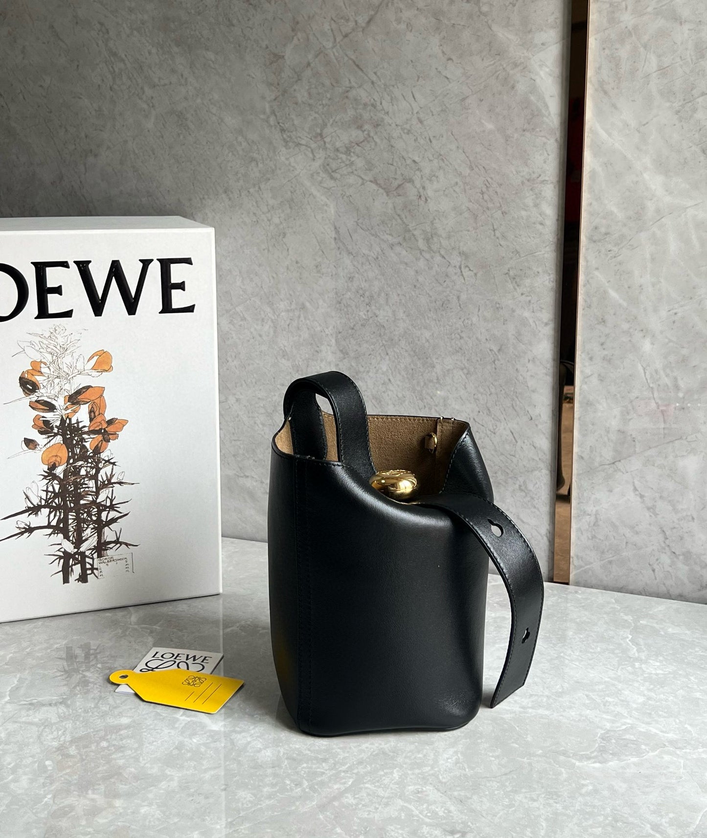 Loewe Pebble Bucket Bag(16x16x19.5cm)