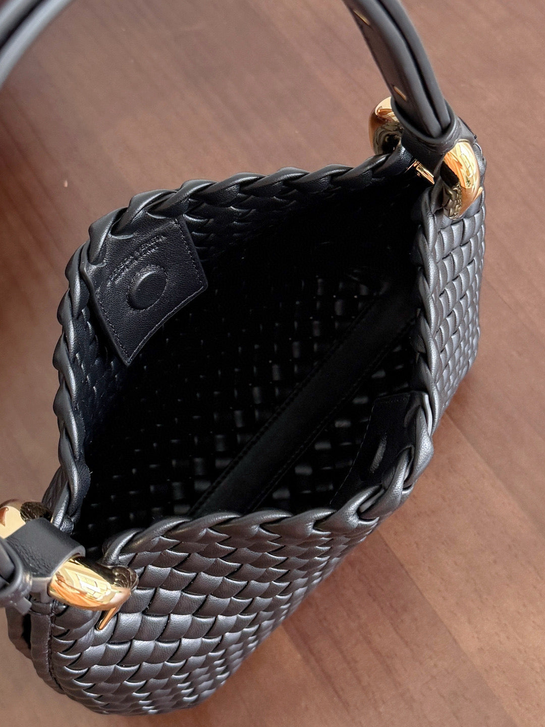 BV Clicker Shoulder Bag