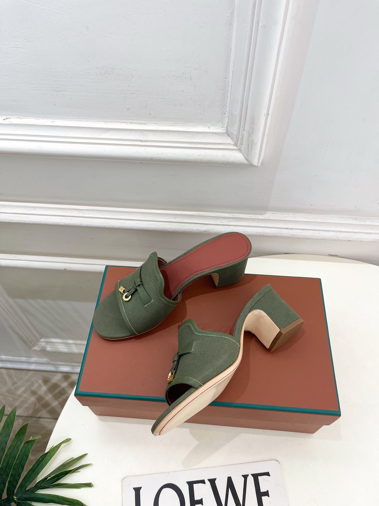 LP Sandals