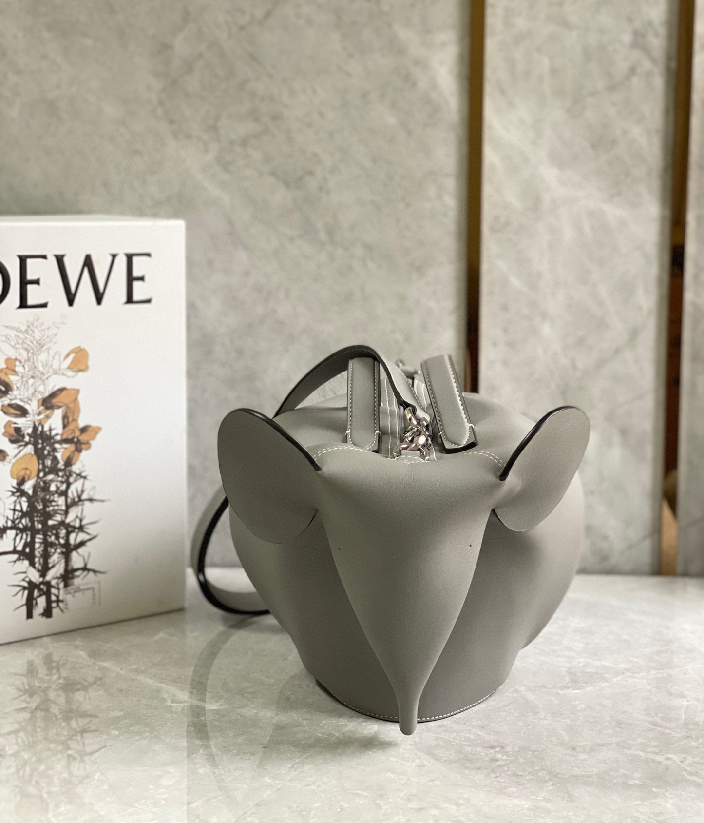 Loewe Elephant Shoulder Bag(35x16x23cm)