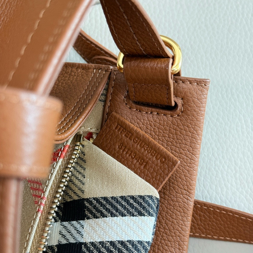 Burberry Cotswold Bag(24.5CM*13CM*19.5CM)