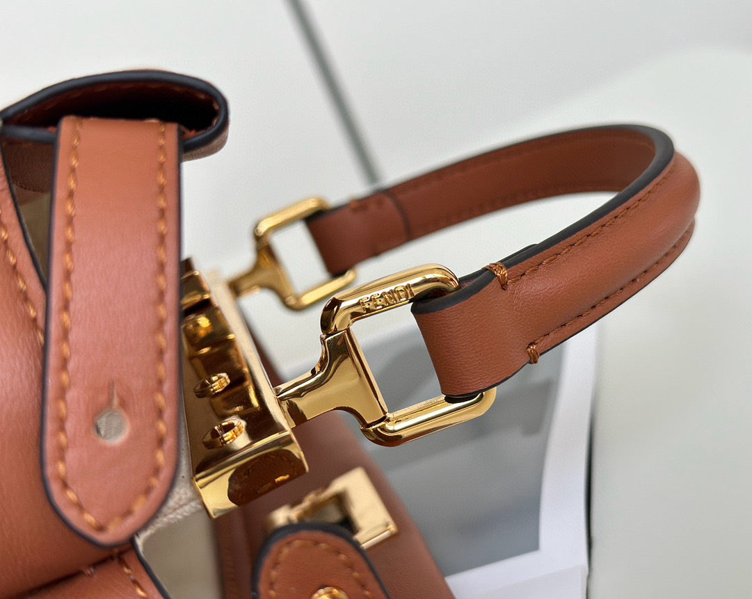 Fendi Peekaboo Bag (23x12x19 cm)