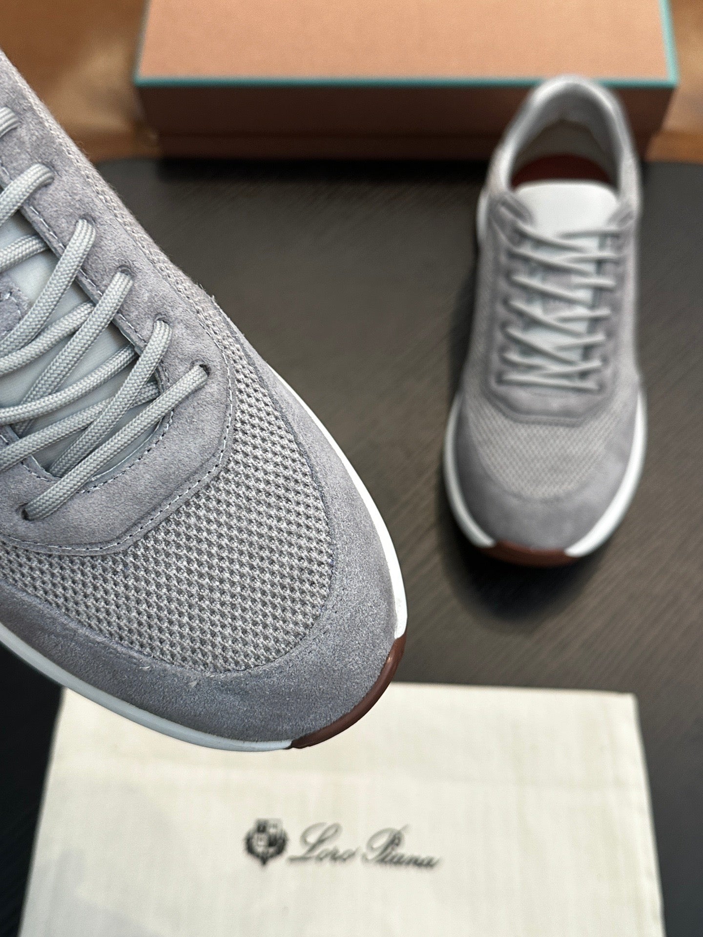 LP Sneakers