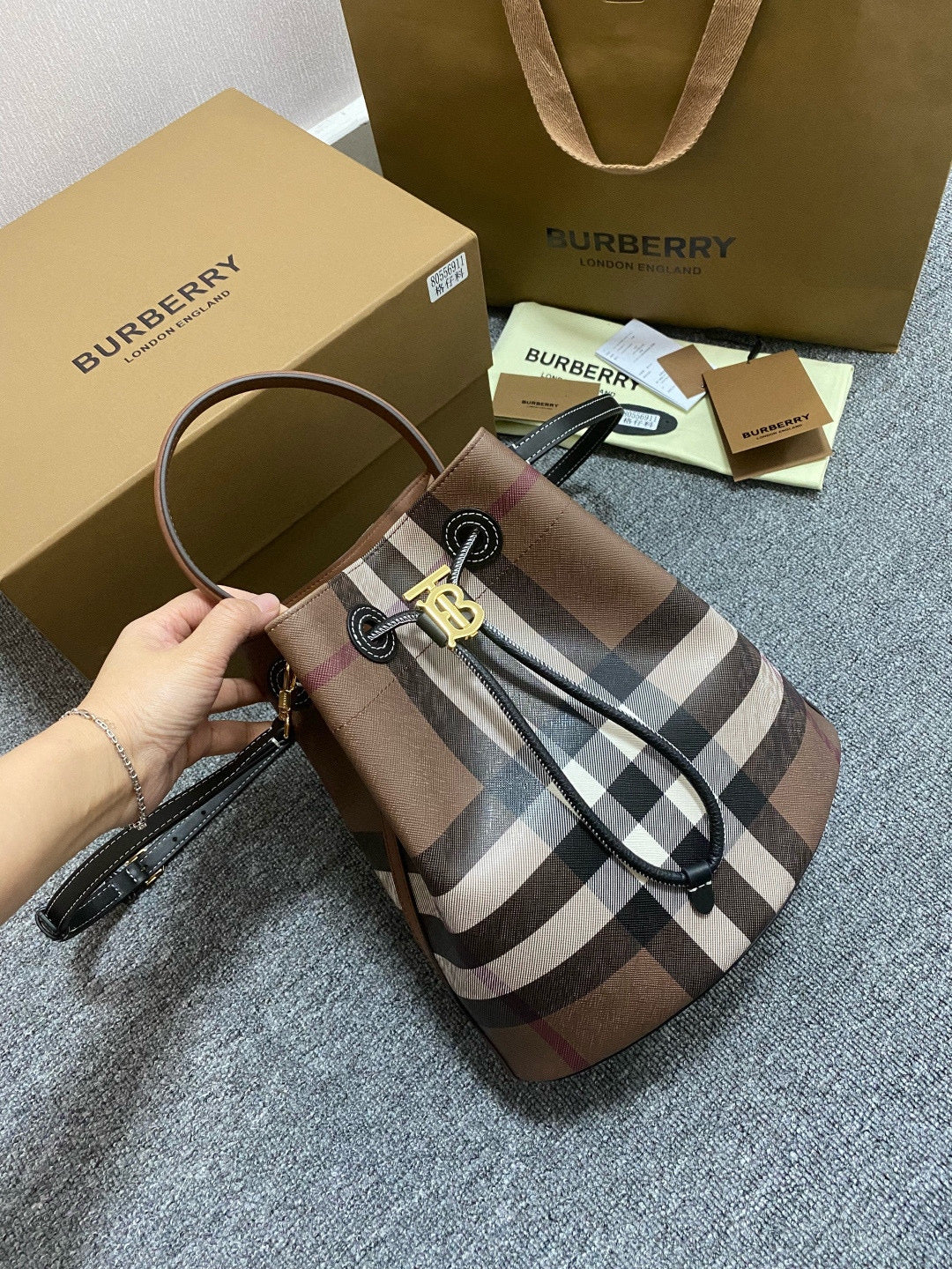 Burberry London Mini Bucket Bag(16CM*26CM*26CM)