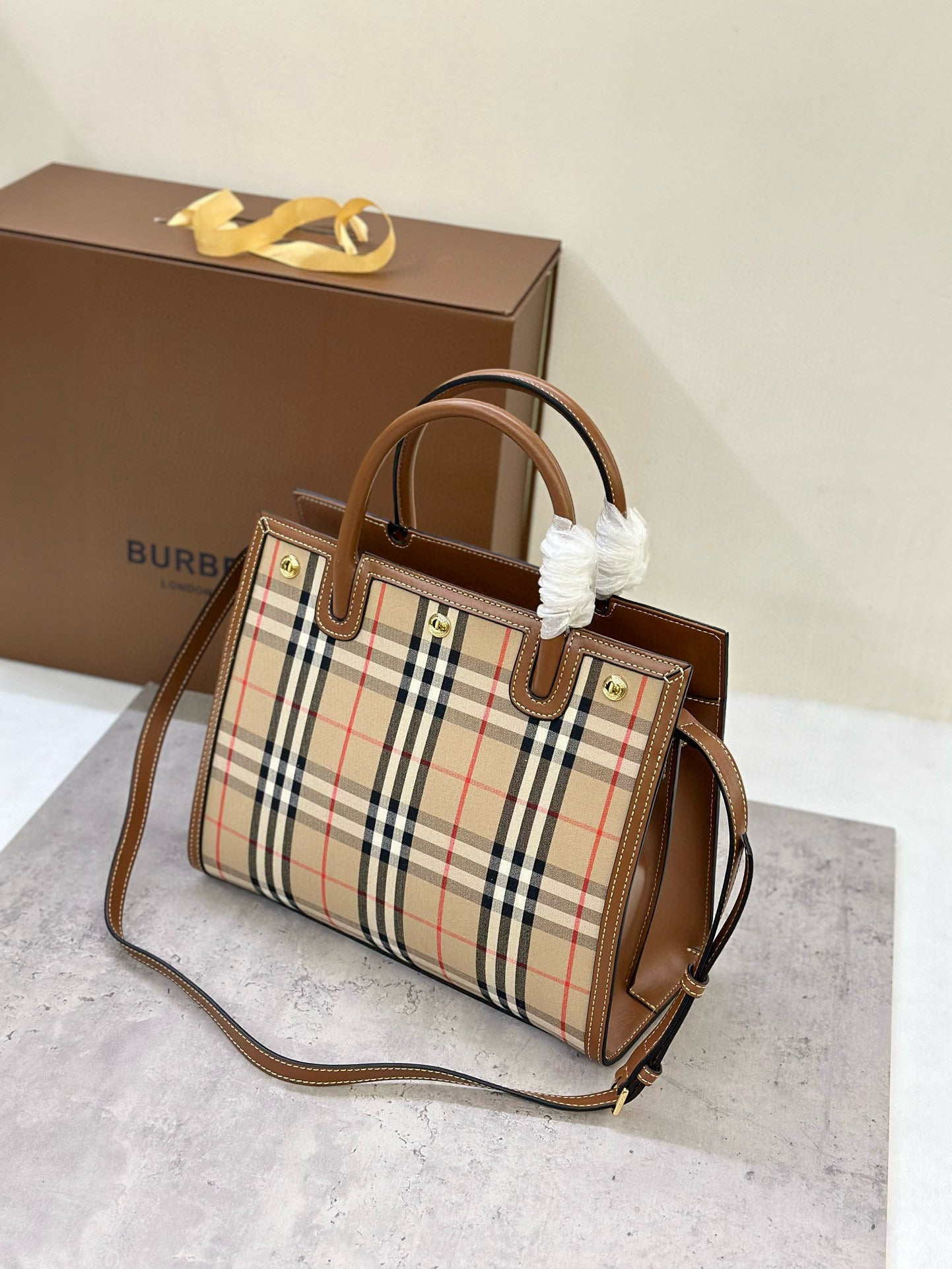 Burberry Vintage Two Handle Title Bag(32CM*15CM*25CM)