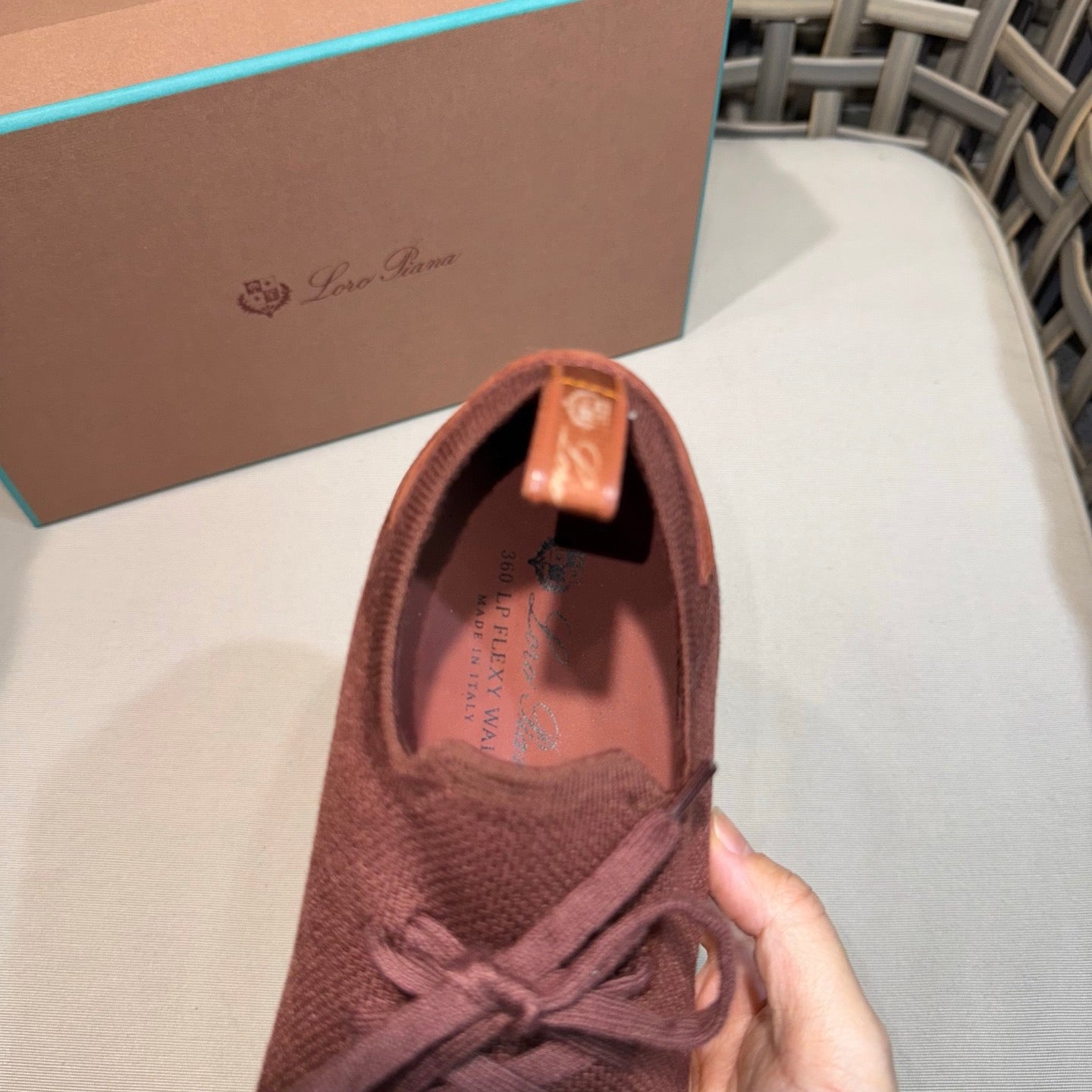 LP Sneakers