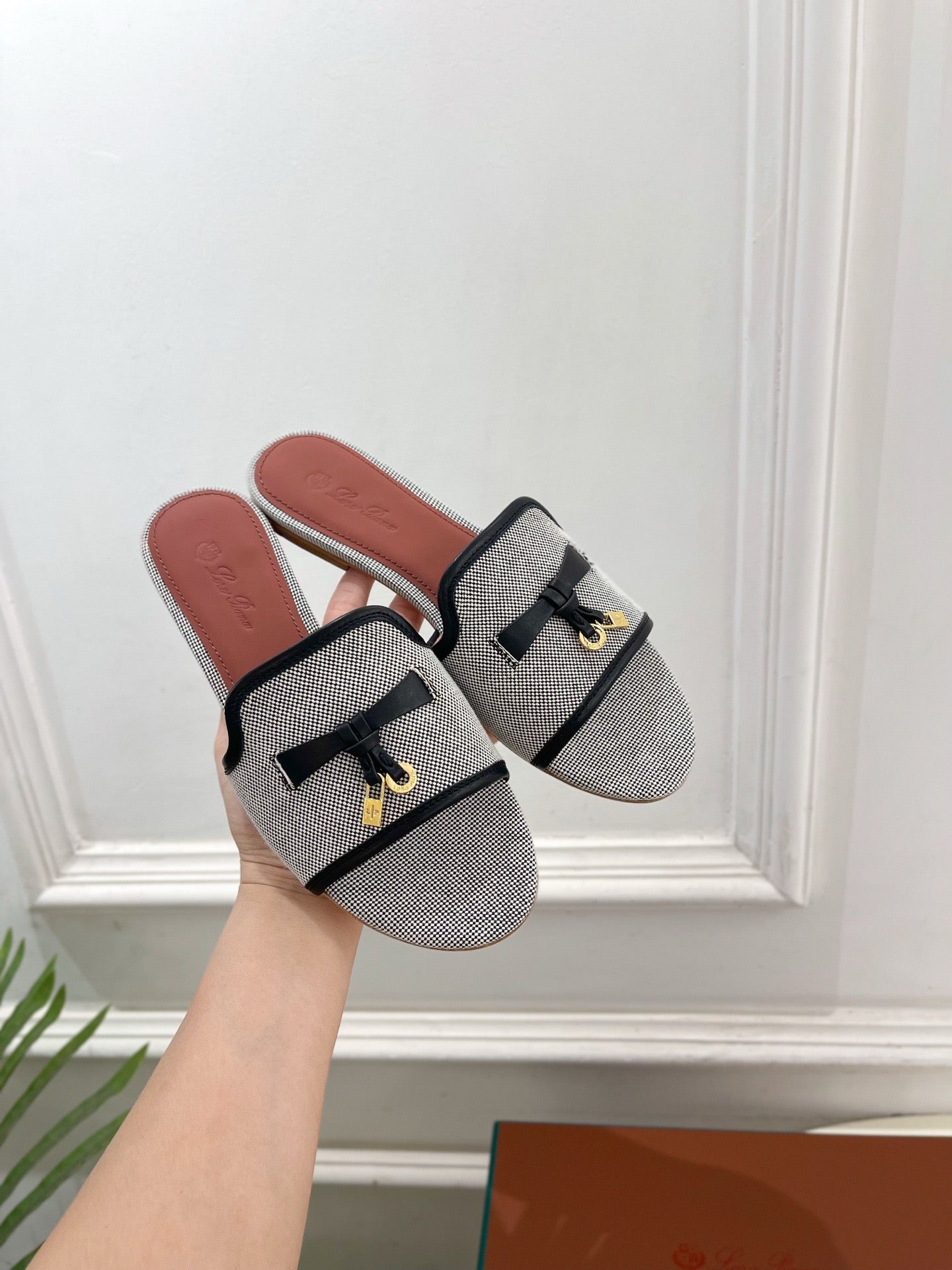 LP Sandals