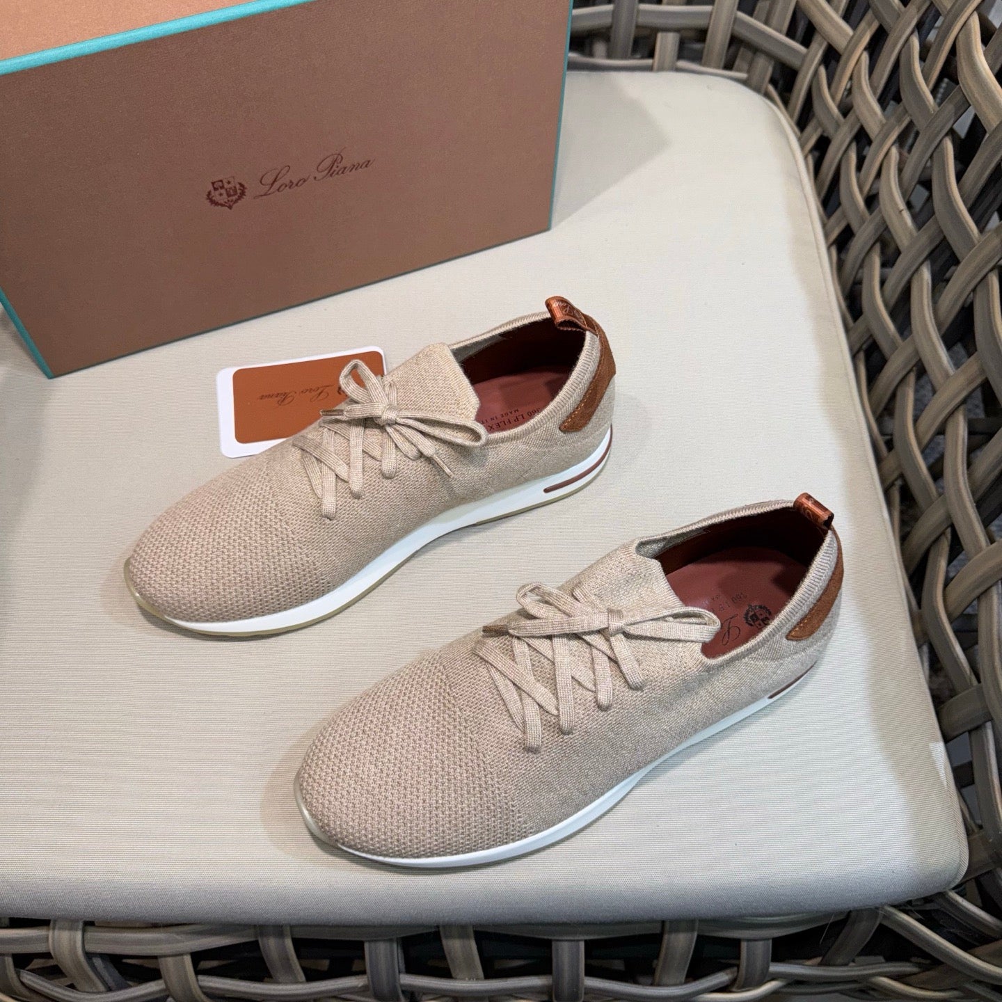 LP Sneakers