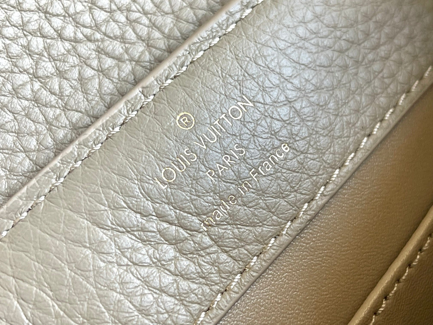 LV Capucines M59433