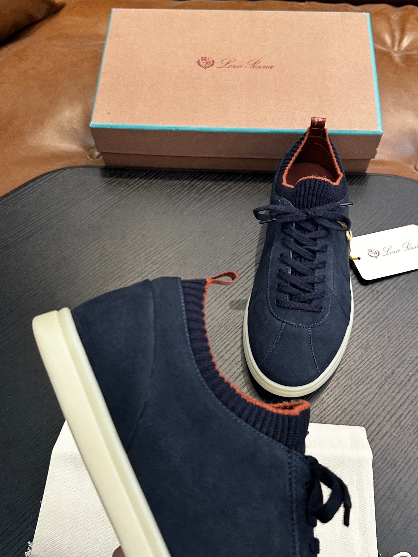 LP Sneakers