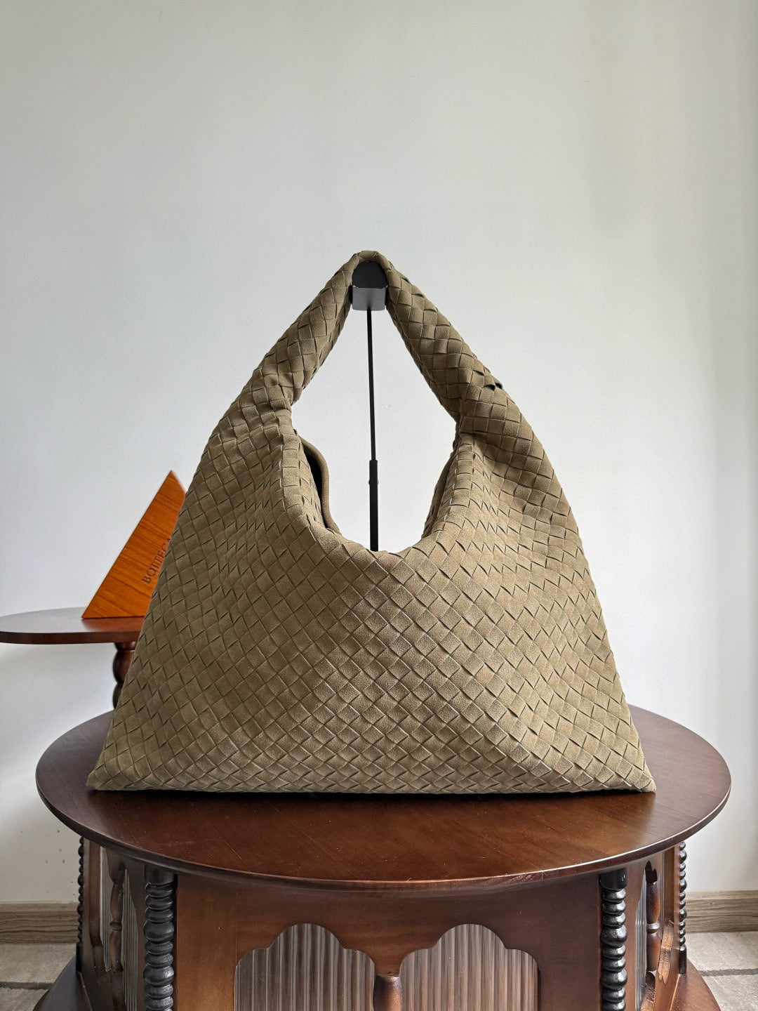 BV Intrecciato Hop Bag 53x24x13cm