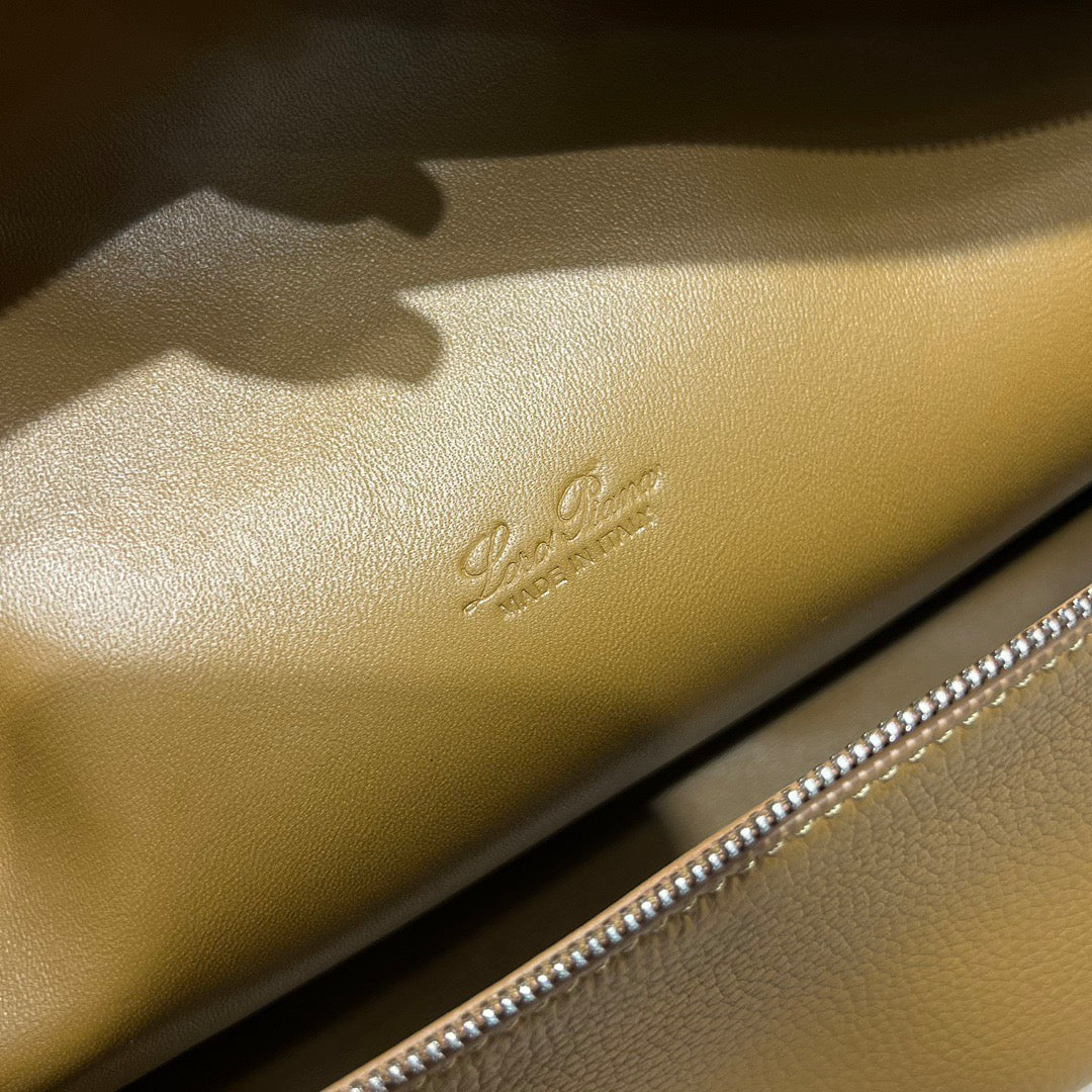LP Extra Pocket L27 Handbag