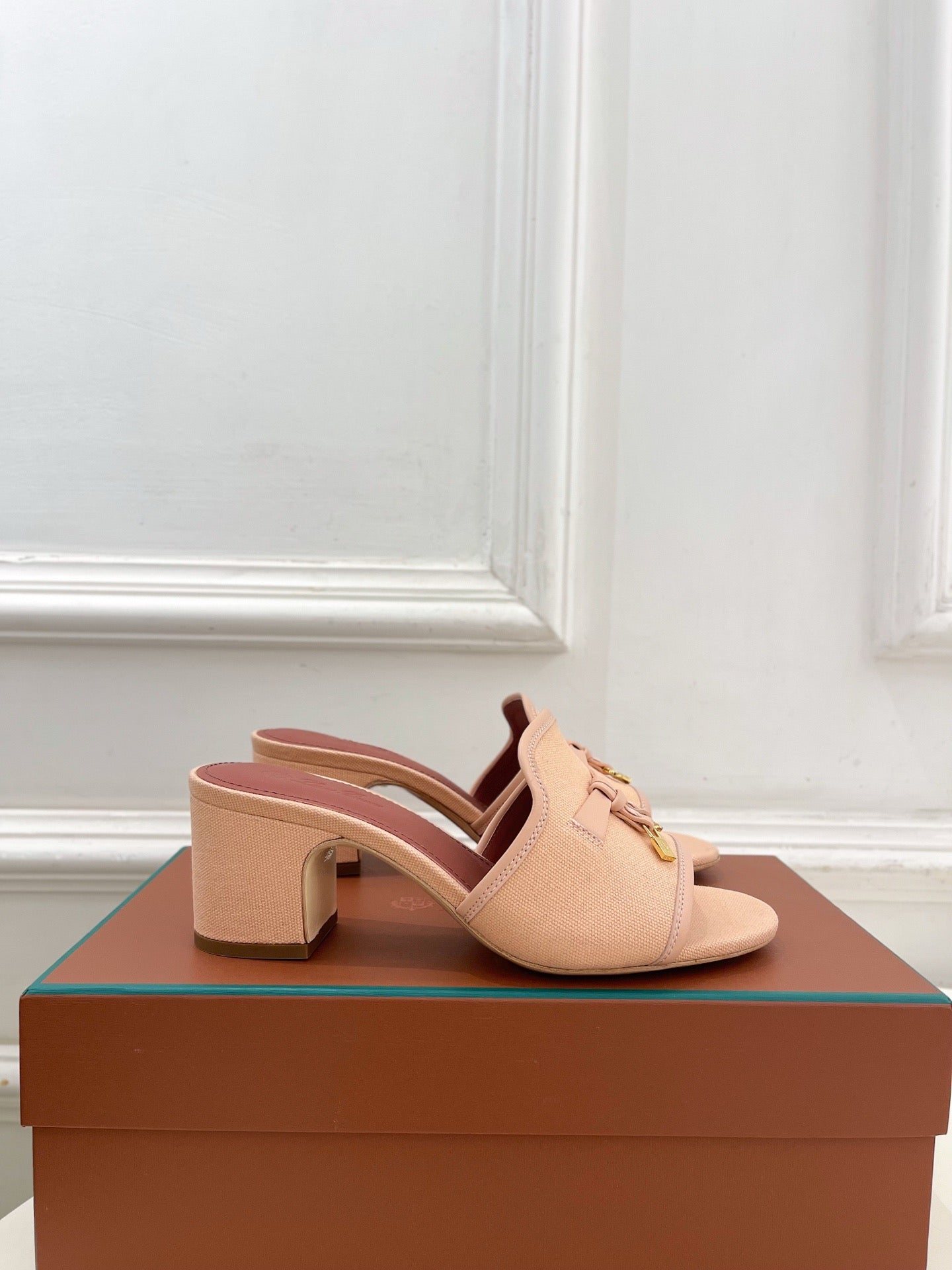 LP Sandals