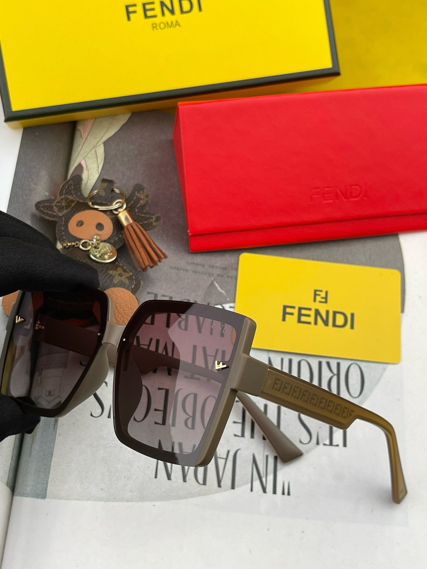 gafas de sol fendi