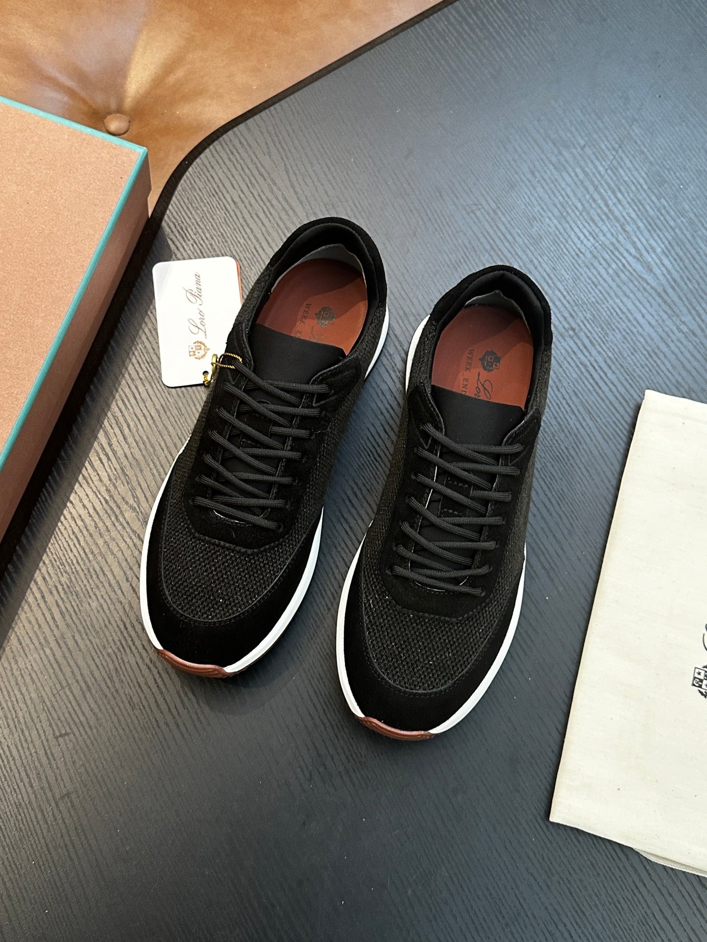 LP Sneakers