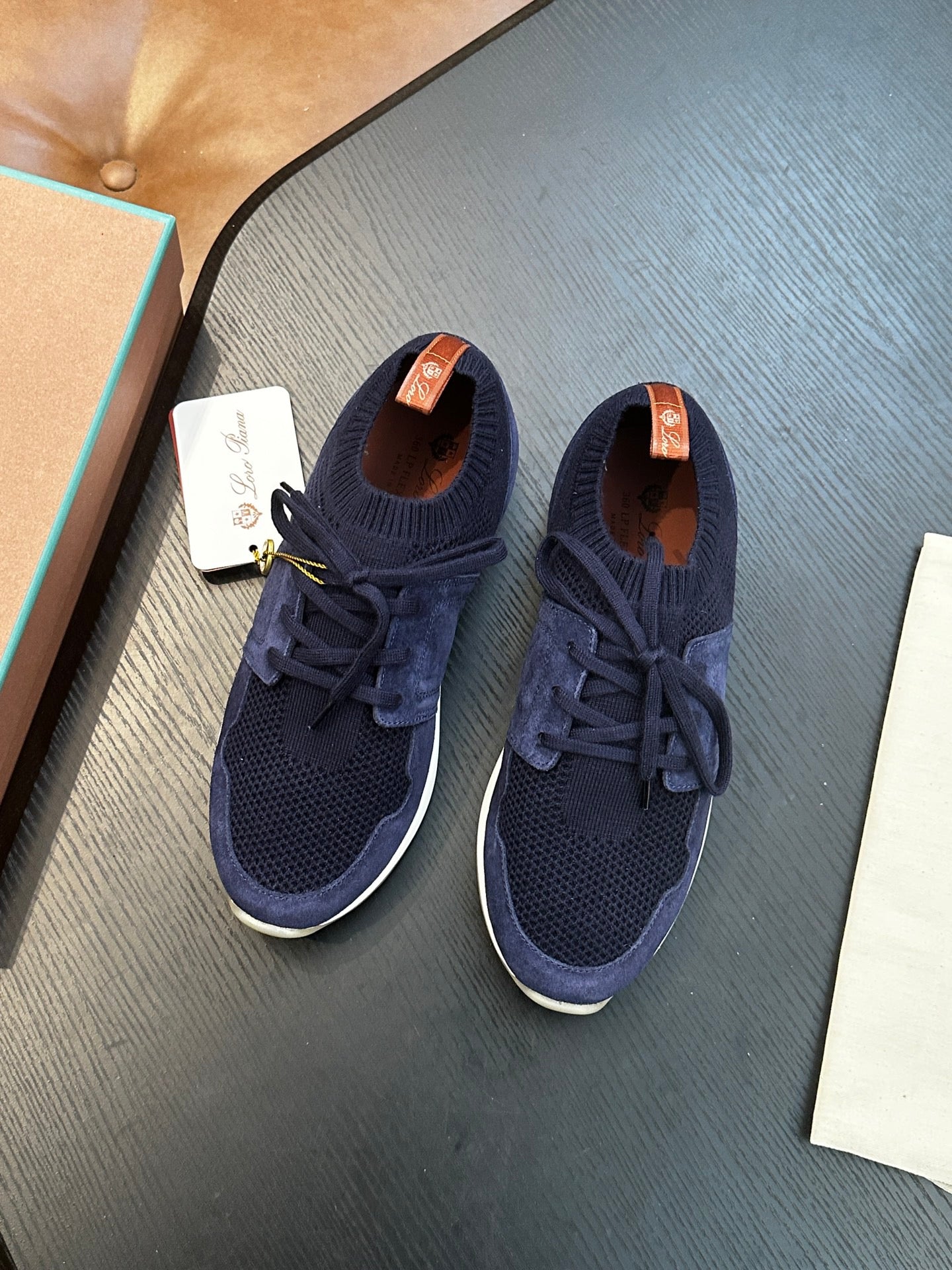 LP Sneakers
