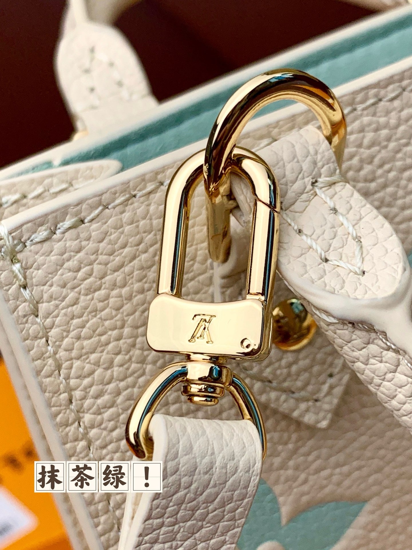 LV Petit Sac Plat M69442