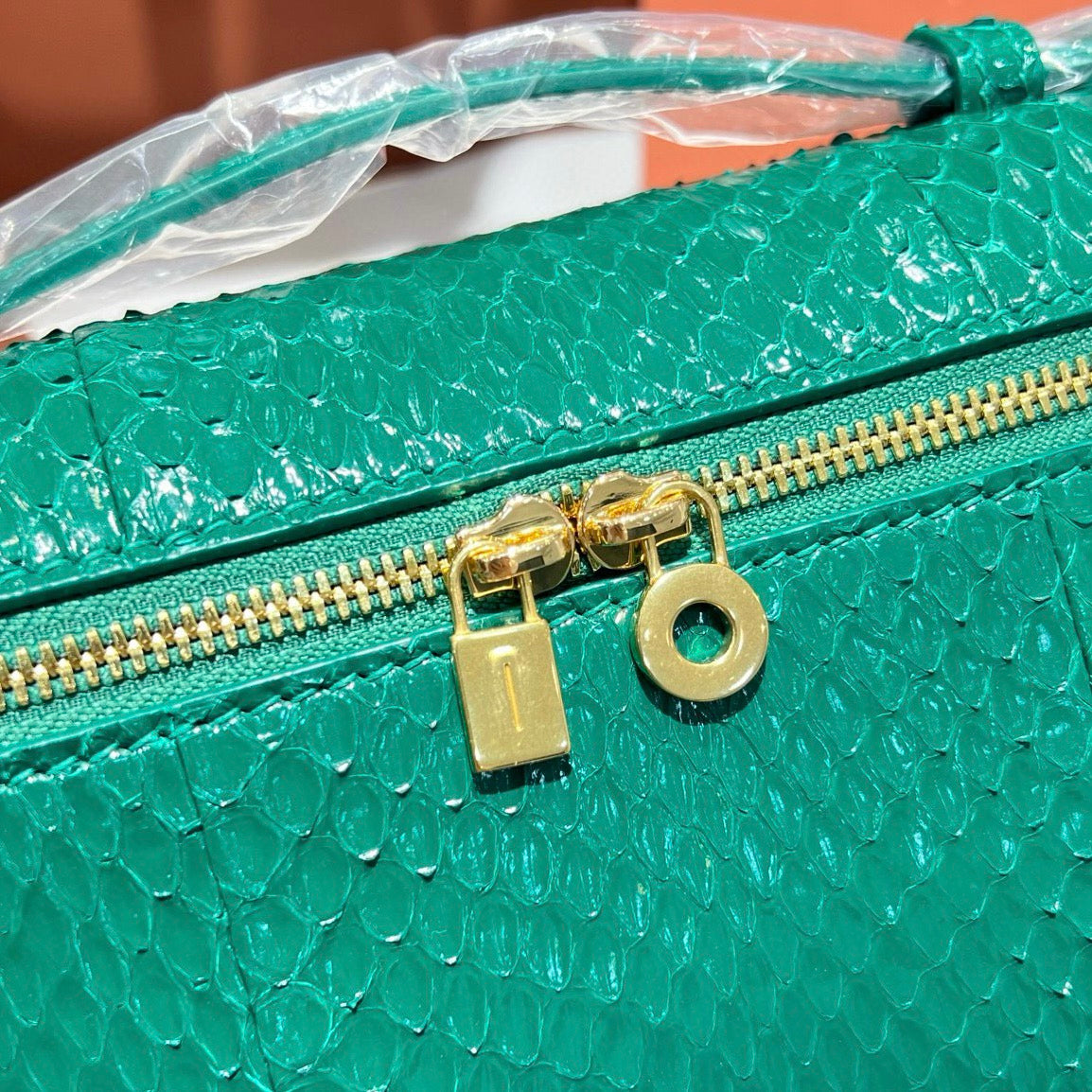 LP Extra Pocket L19 Handbag