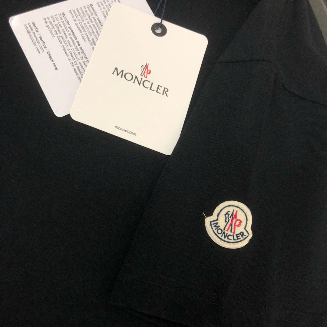 Moncler T-shirt