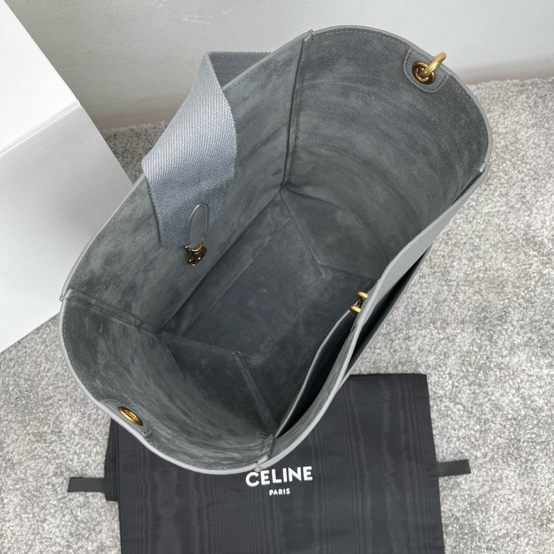 Celine Triomphe Bucket 23x33x17cm