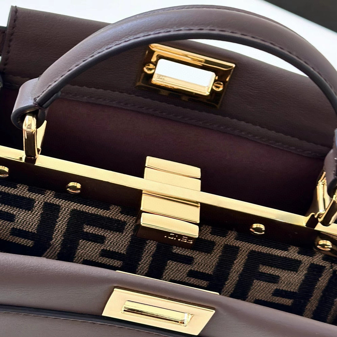 Fendi Peekaboo Bag (23x12x19 cm)