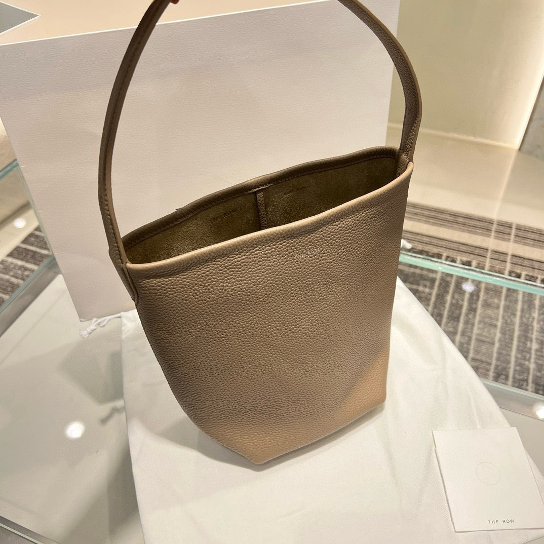The Row Bucket Bag(24CM*22CM*11CM)