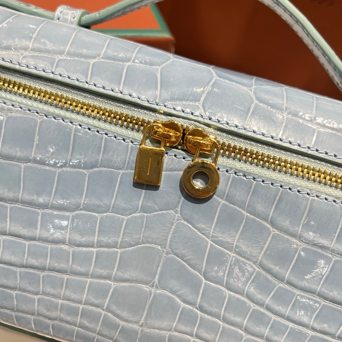 LP Extra Pocket L19 Handbag