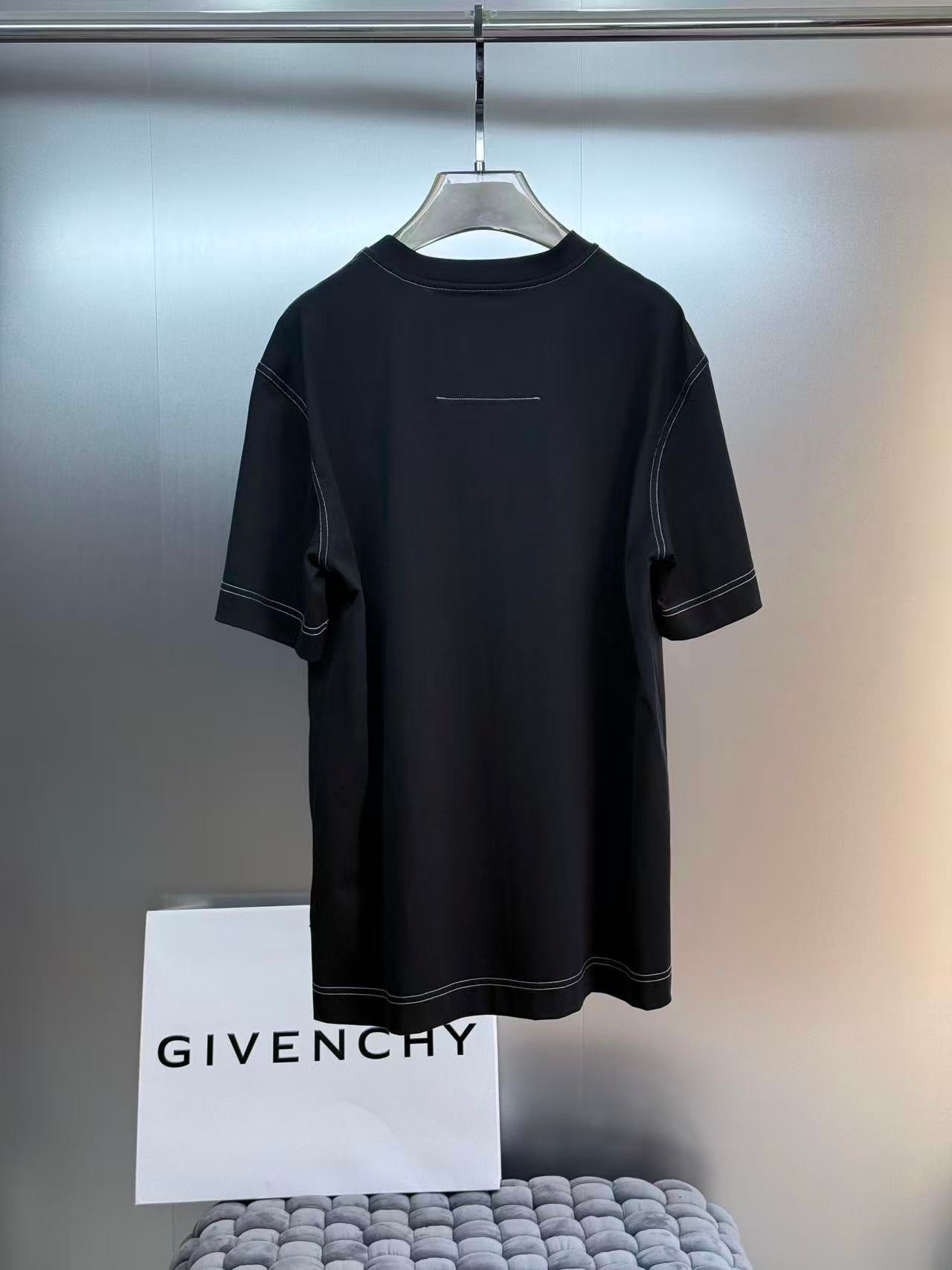 Givenchy T-Shirt