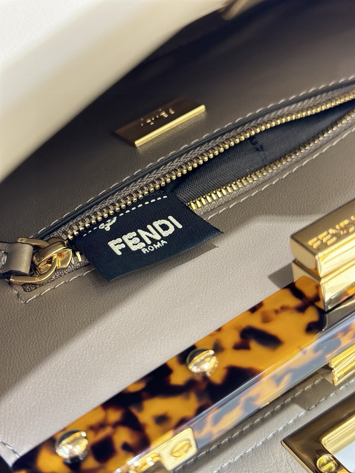 Fendi Peekaboo Bag (23x11x18 cm)