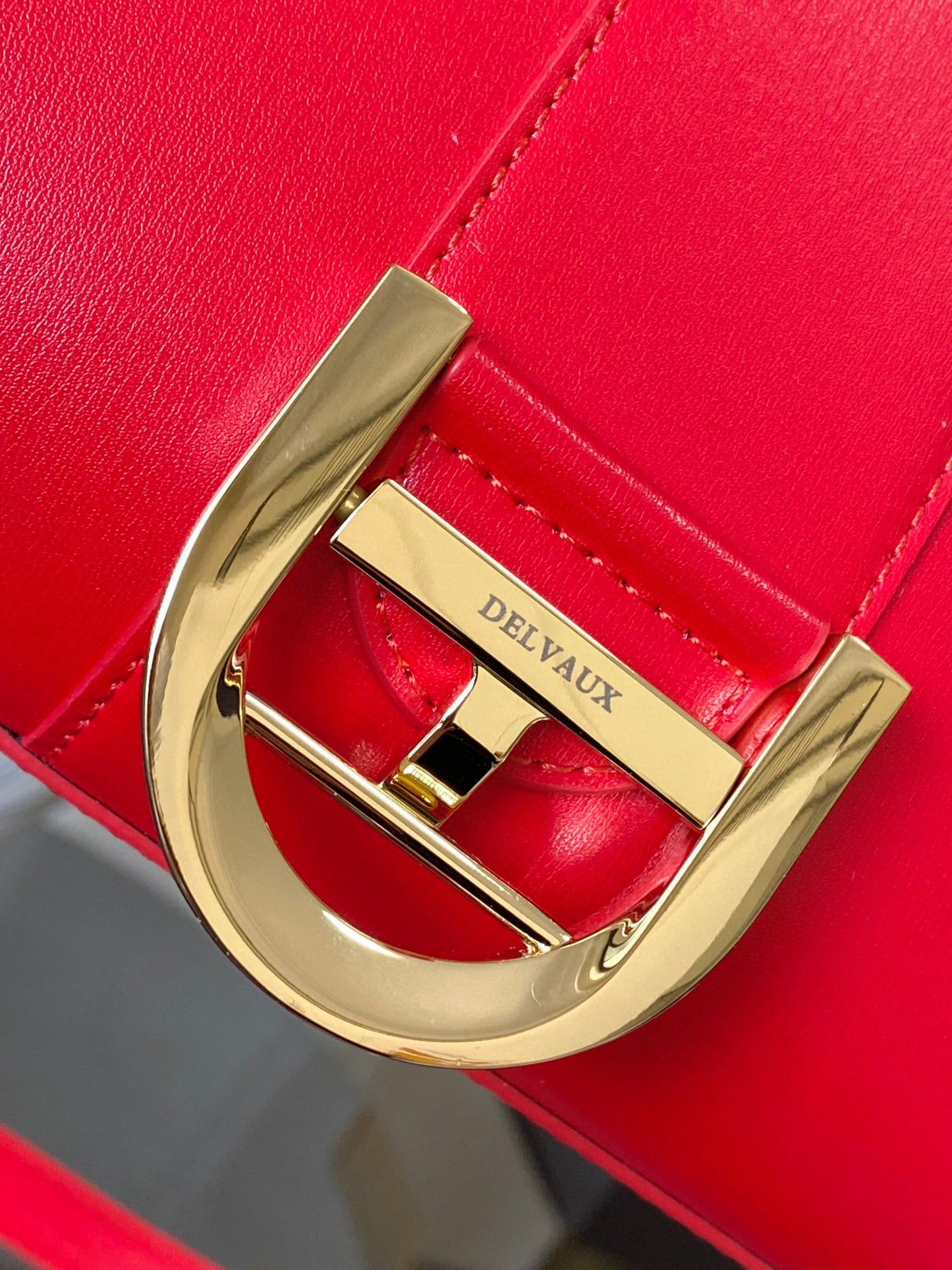 Delvaux Sling Bag (20＊10＊16 cm)